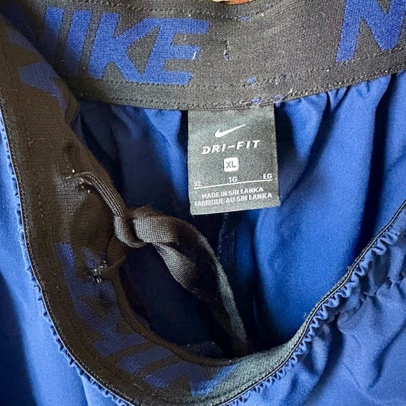 Nike Dri-Fit blue athletic shorts, with drawstring waist and pockets - Picture 7 of 8